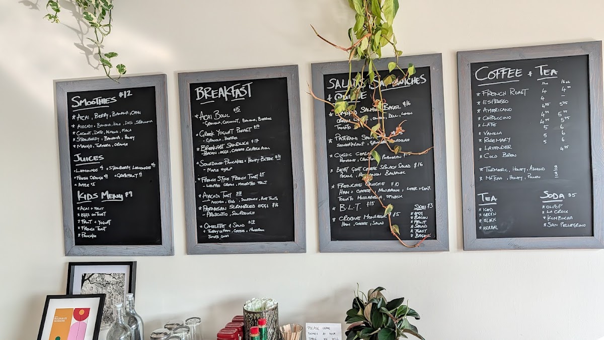 Le Frenchie Cafe - 3