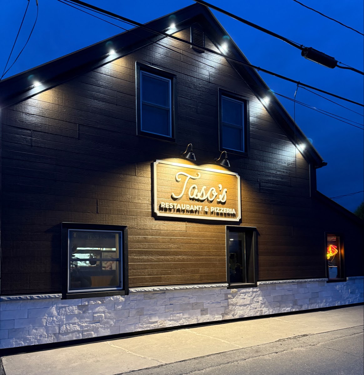 Taso's Restaurant and Pizzeria