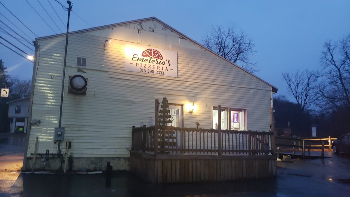 Emeterio's Pizzeria