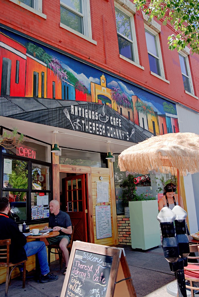 Theresa and Johnnys Cafe