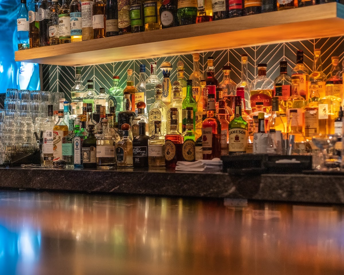 Lanai City Bar & Grill