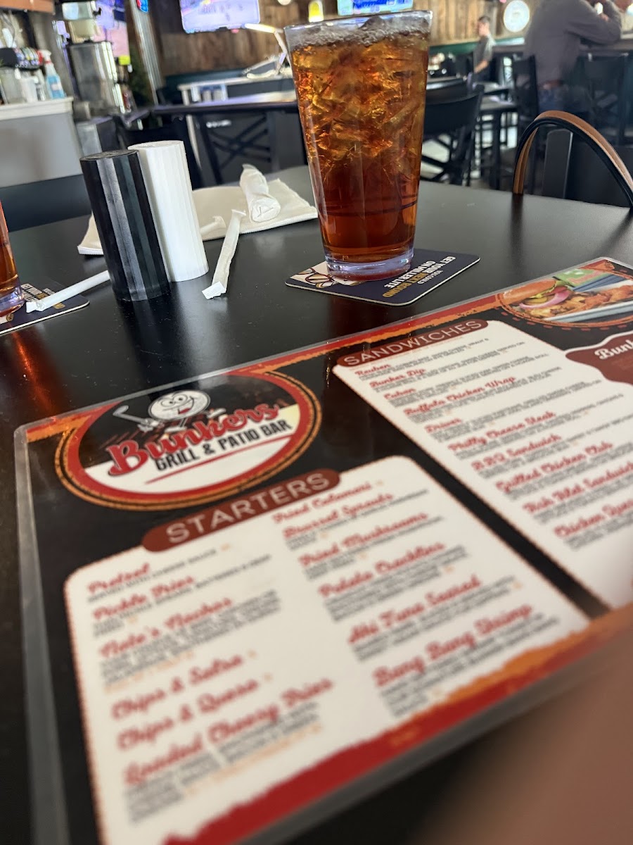 Bunkers Grill and Patio Bar - 3