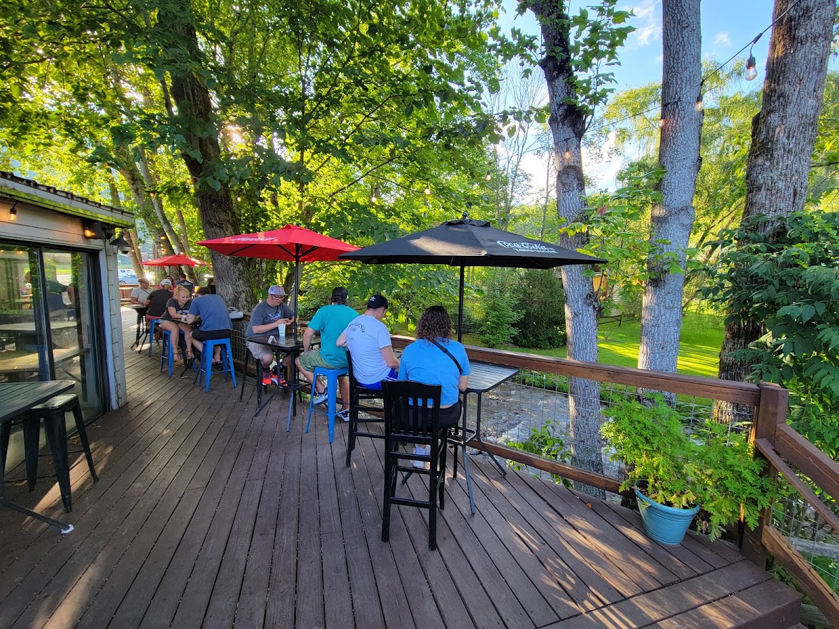 BearWaters Brewing Company: Creekside