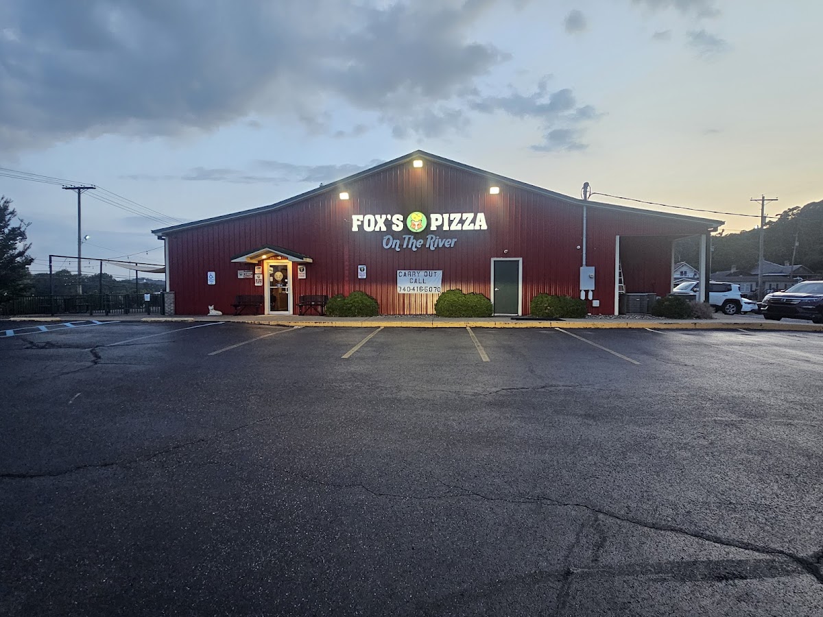 Fox's Pizza Den