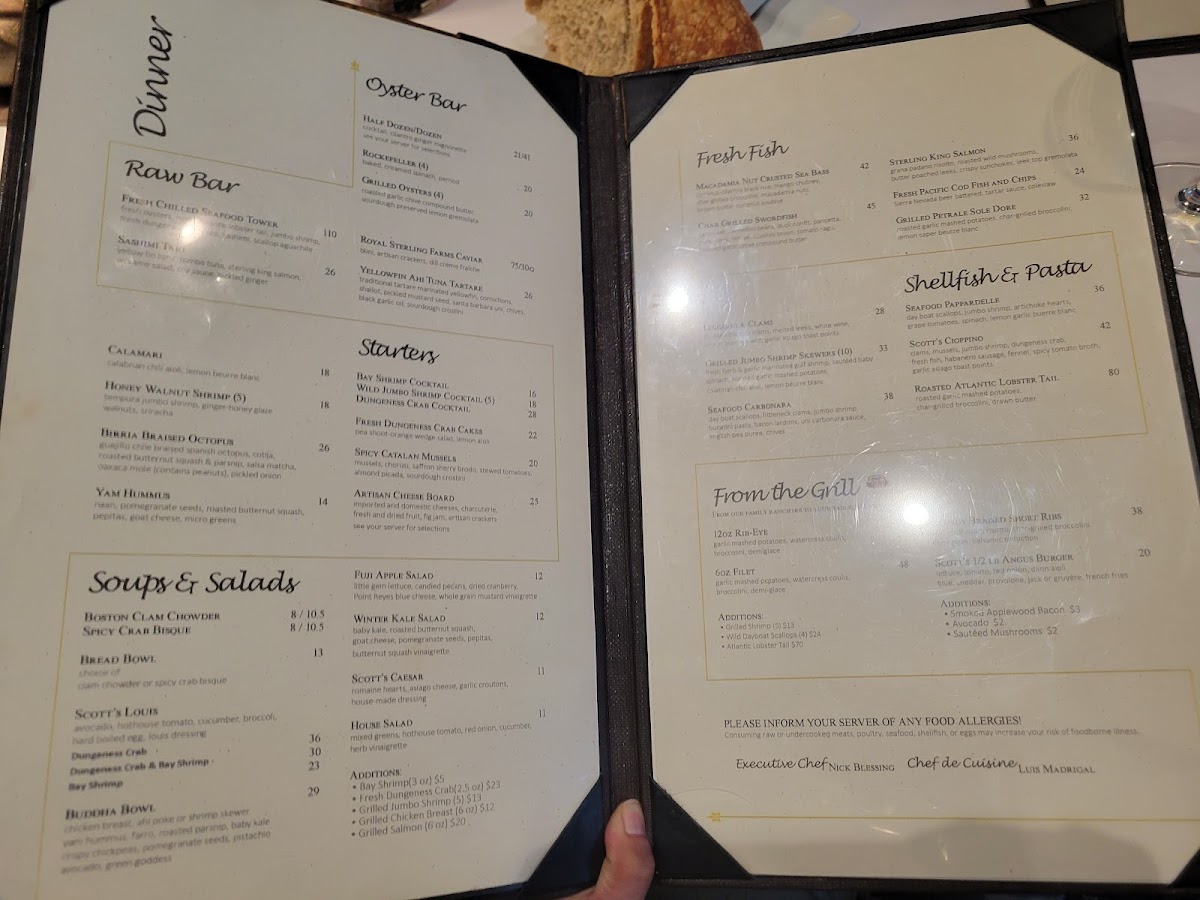 Scott's Seafood Roundhouse - 7