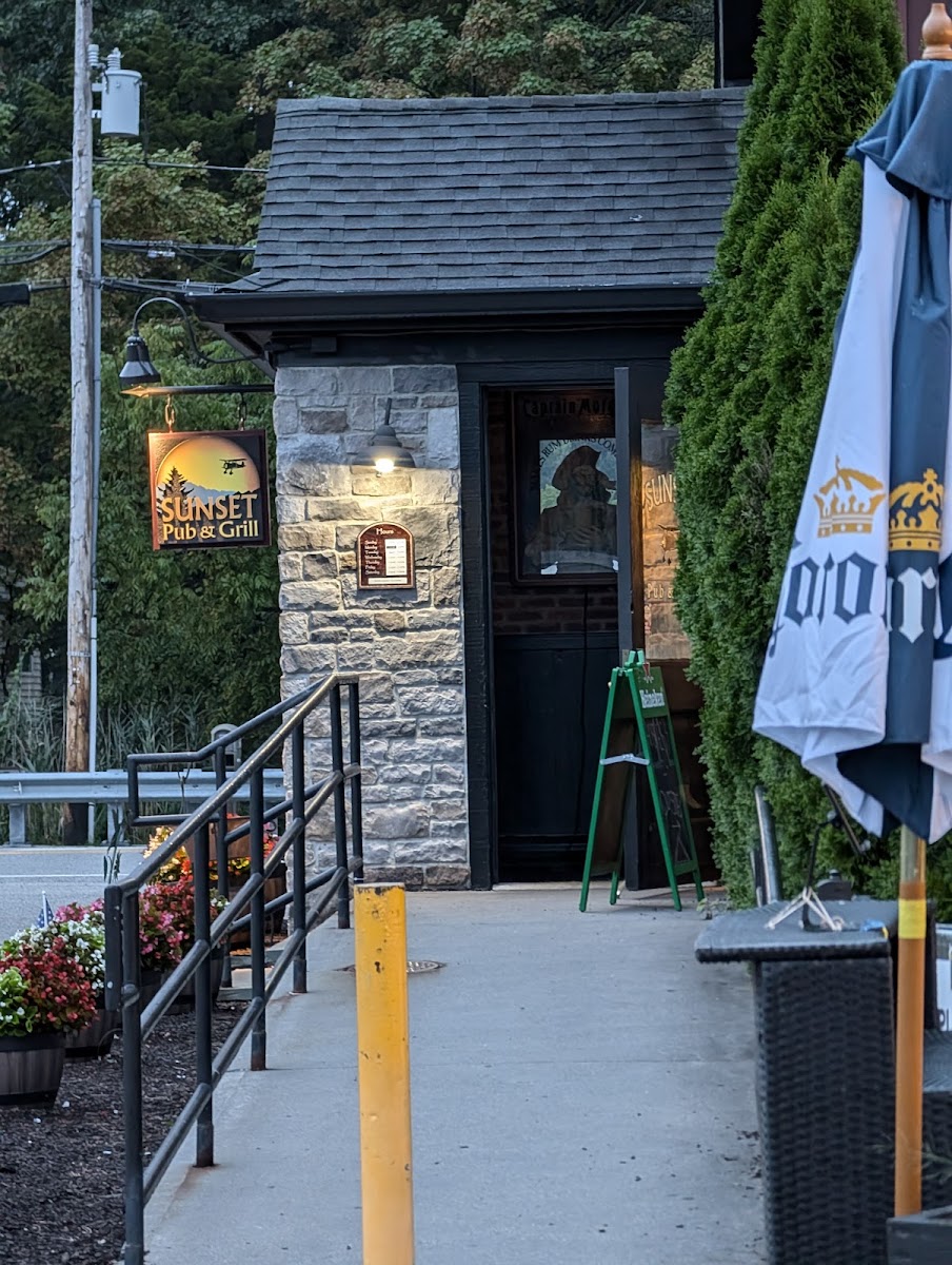 Sunset Pub & Grill