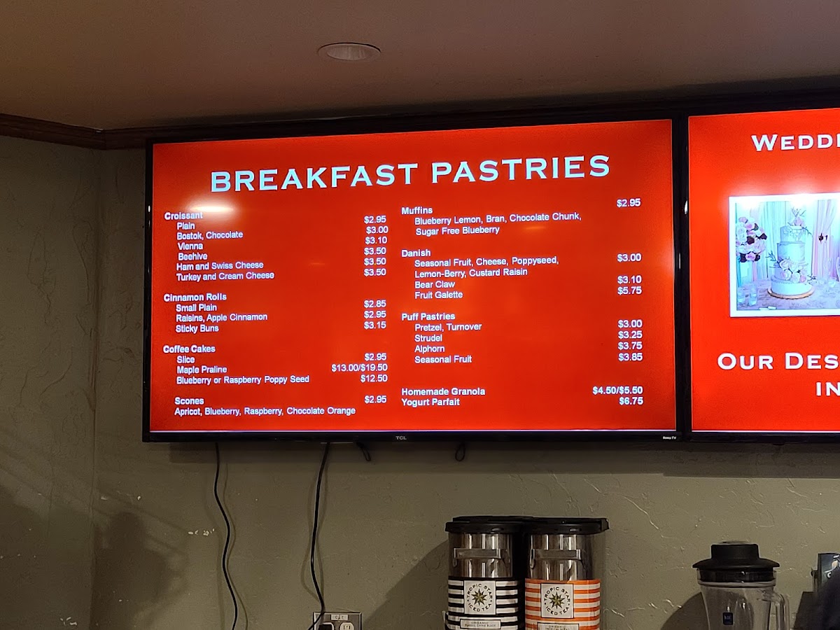 Ettore's Bakery and Restaurant - 9