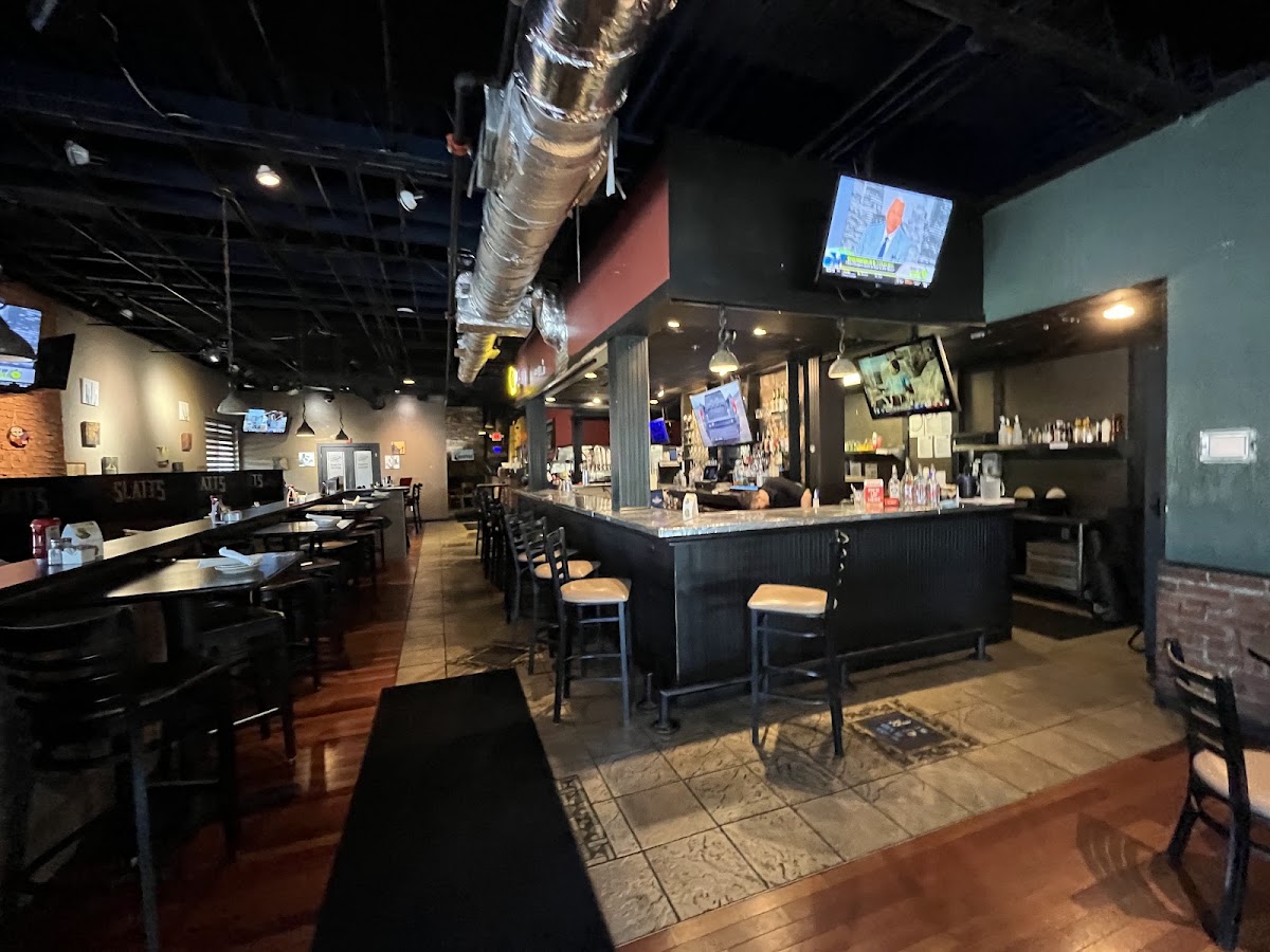 Slatts Pub & Grill