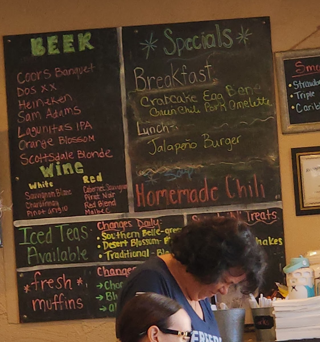 Black Mountain Cafe & Lounge - 6