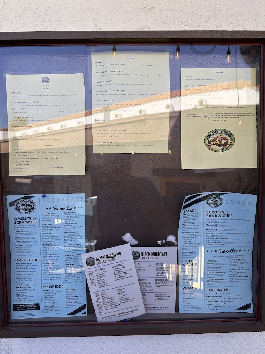 Black Mountain Cafe & Lounge - 9