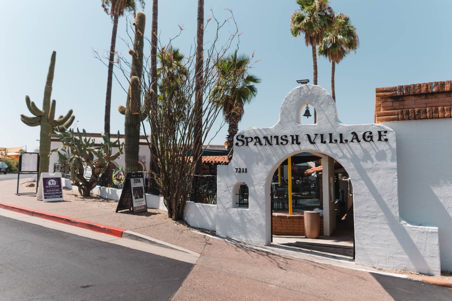 Black Mountain Cafe & Lounge