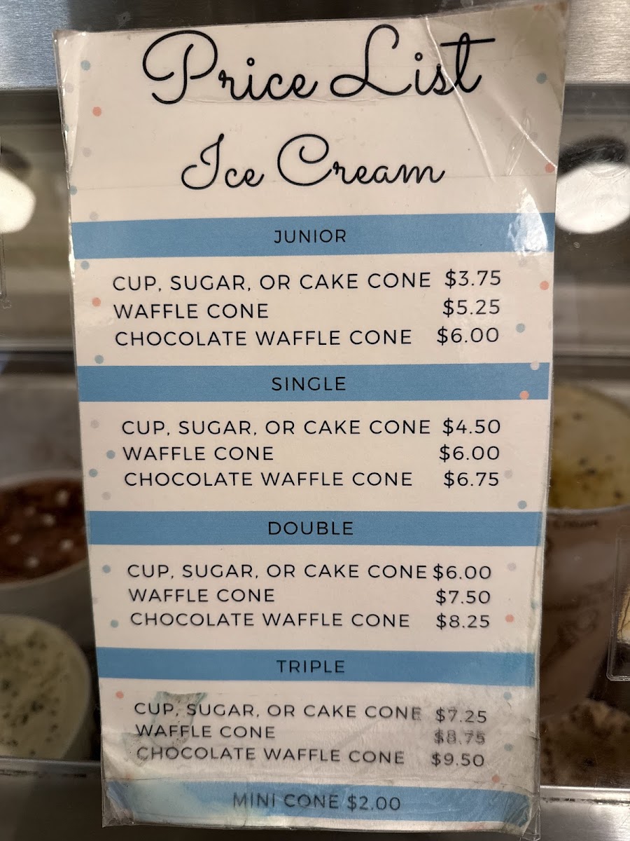 North Pole Fudge and Ice Cream Co - 5