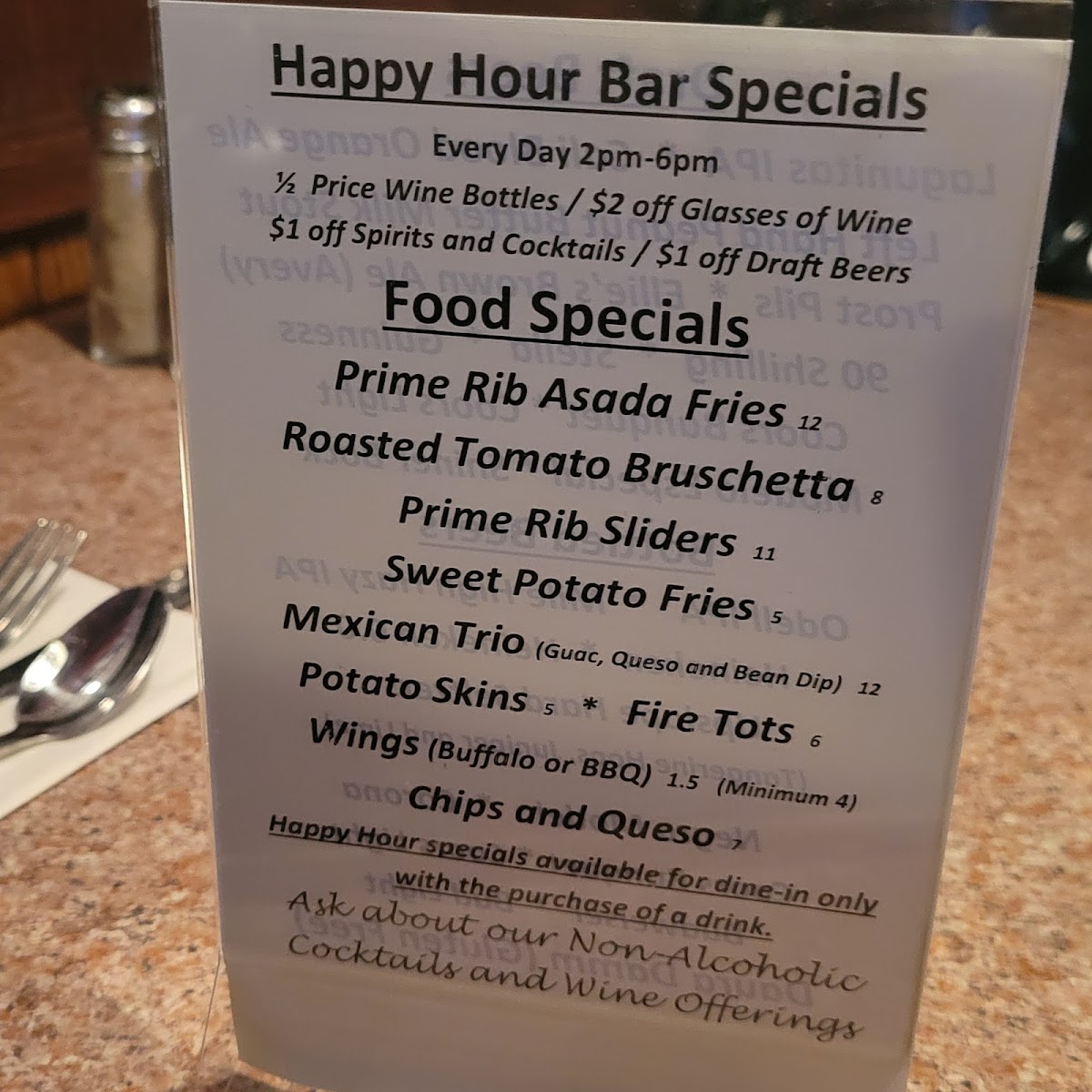 Poppies Restaurant & Lounge - 7