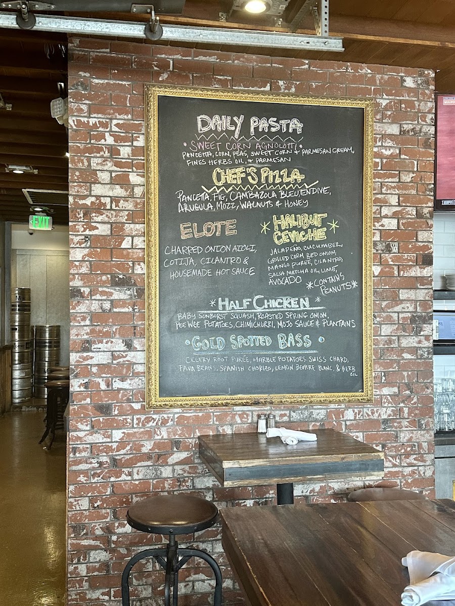 Luce Bar & Kitchen - 9