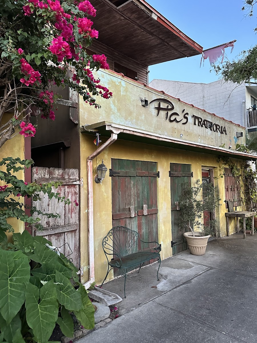 Pia's Trattoria