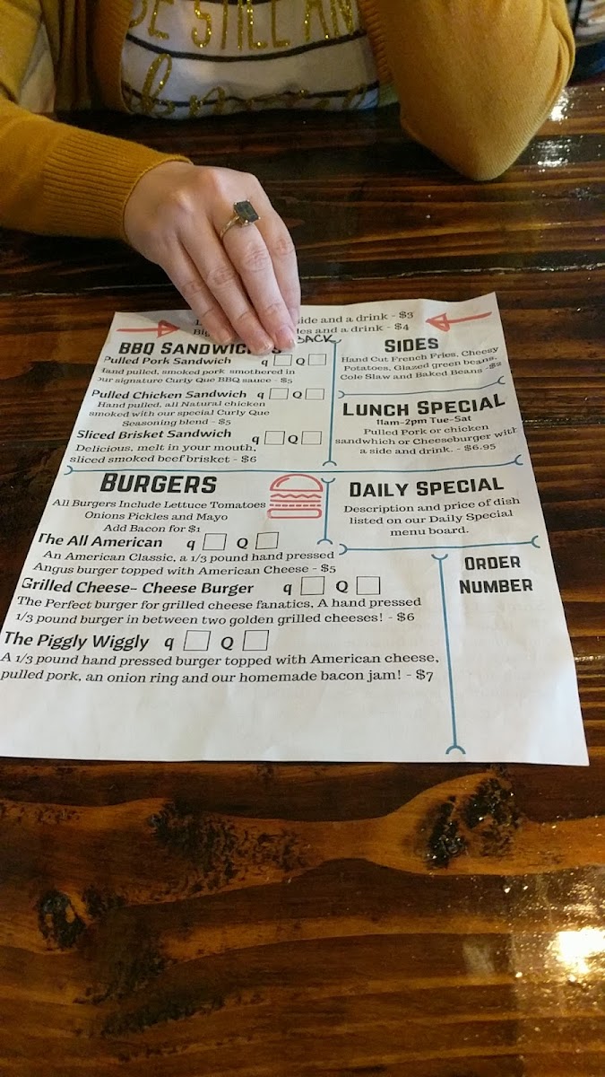 Curly Que BarBQue - 10