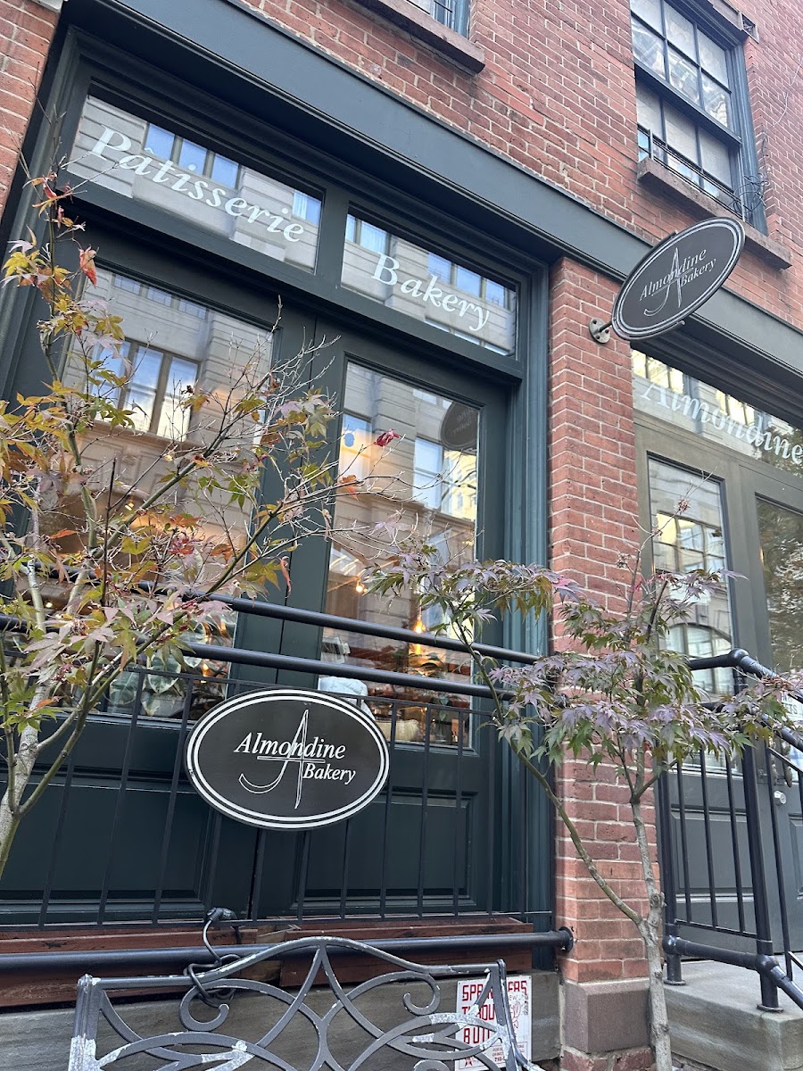 Almondine Bakery