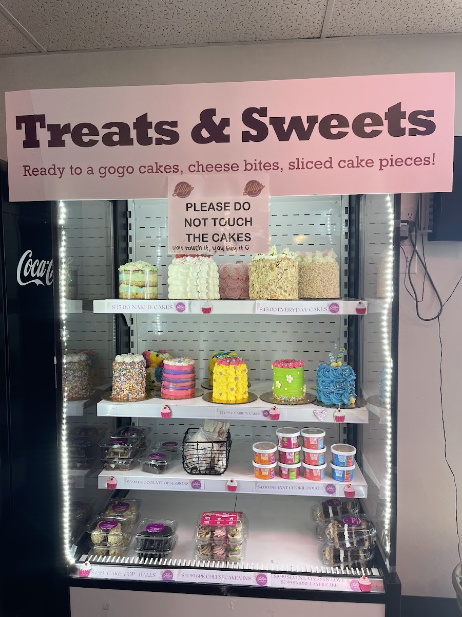 Jilly's Cupcake Bar & Café - 8