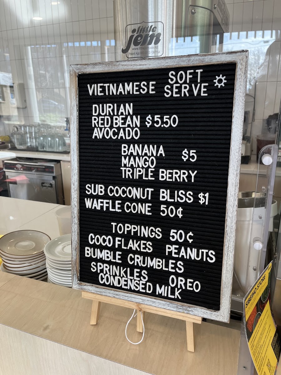 Tan Tan Cafe & Delicatessen - 8