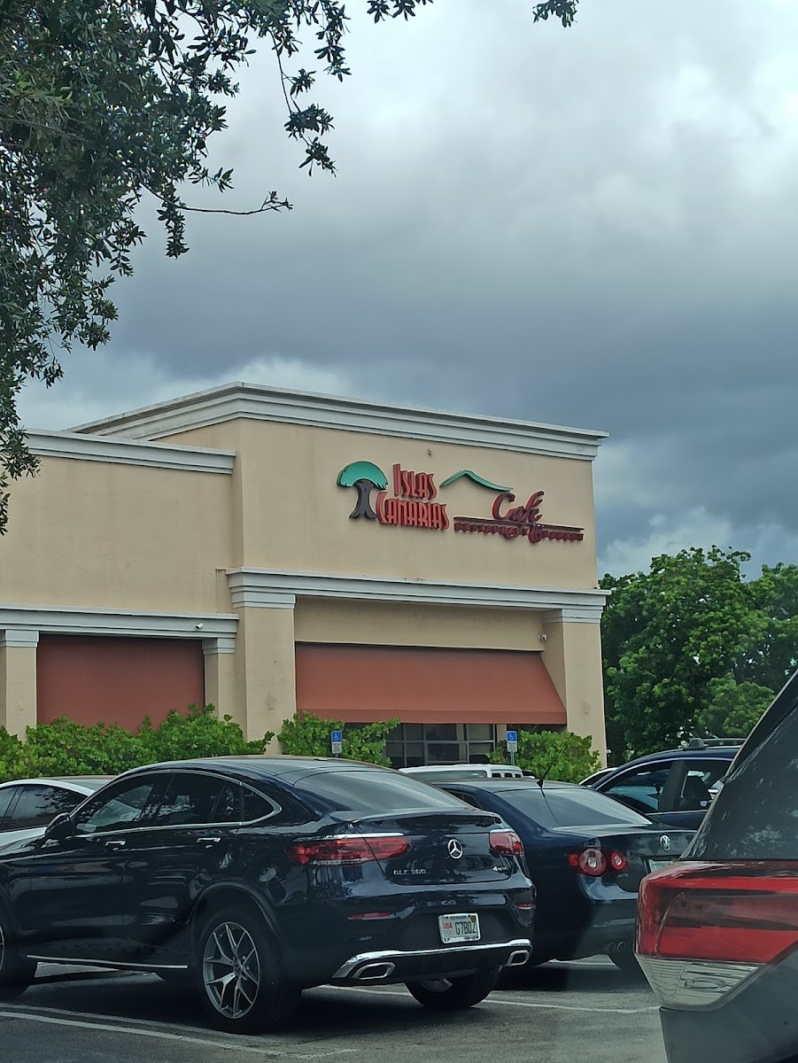 Islas Canarias Cafe, Restaurant & Bakery