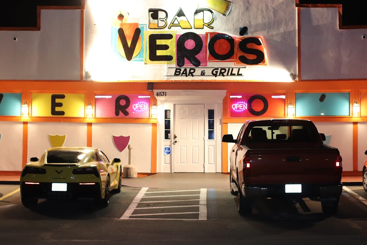 Vero’s Bar and Grill