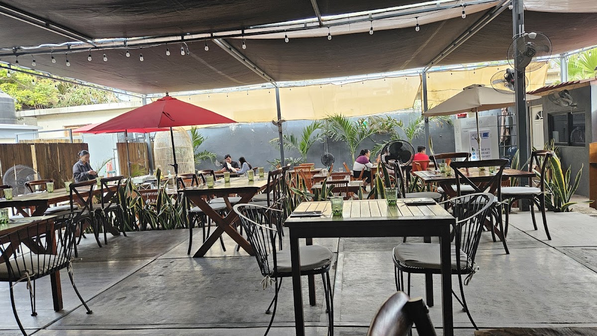 Hoja Santa Restaurant