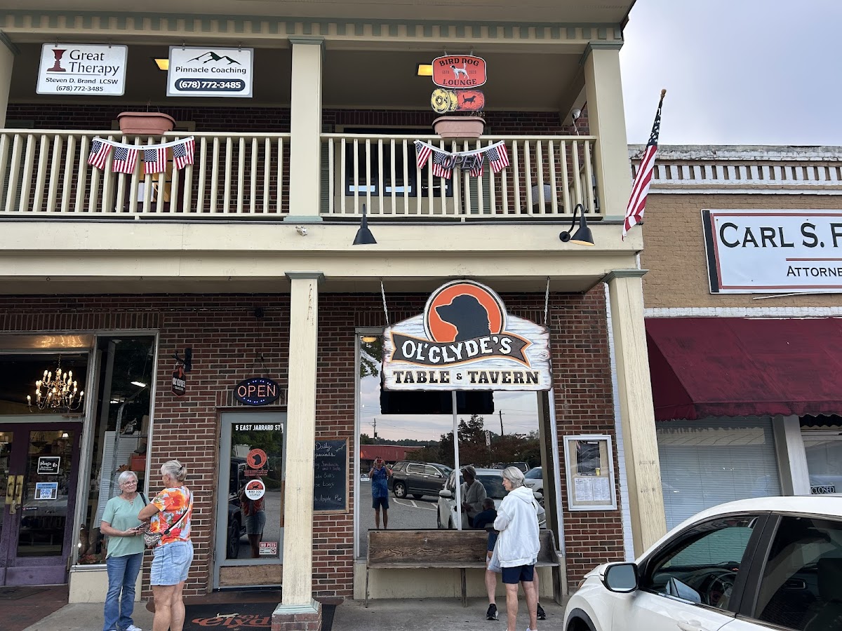 Ol’ Clyde's Table and Tavern