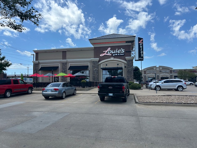 Louie's Grill & Bar