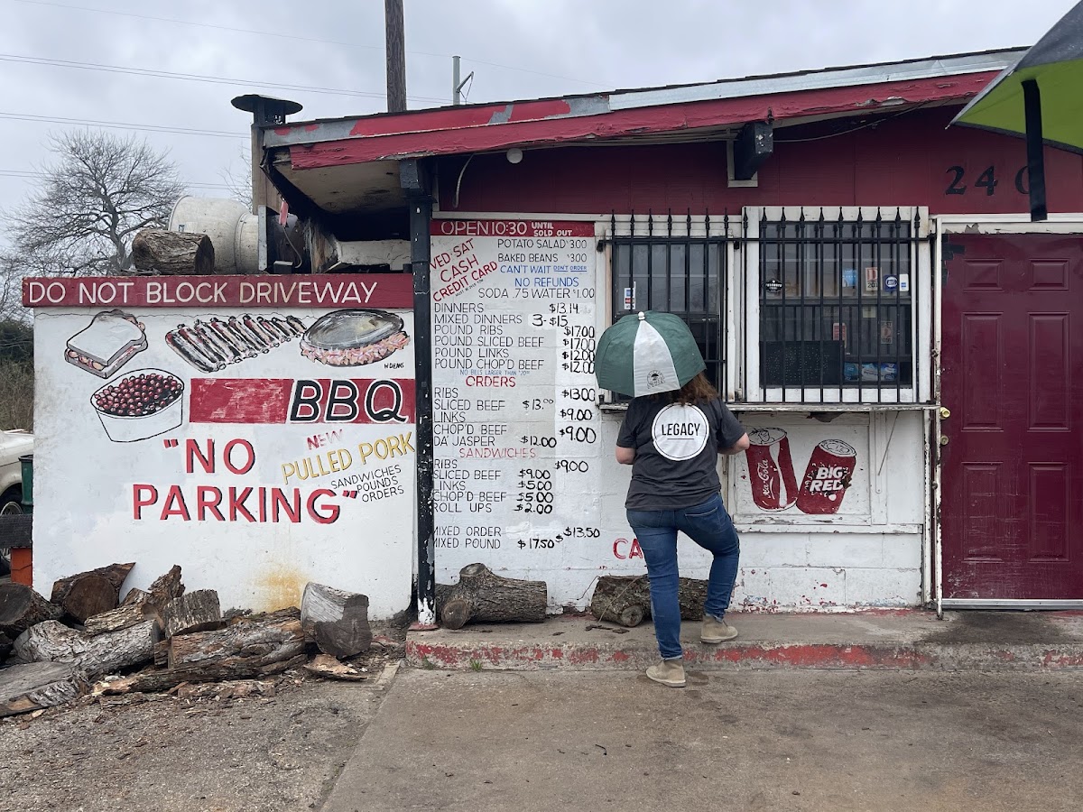 Meshack's Bar-B-Que - 6