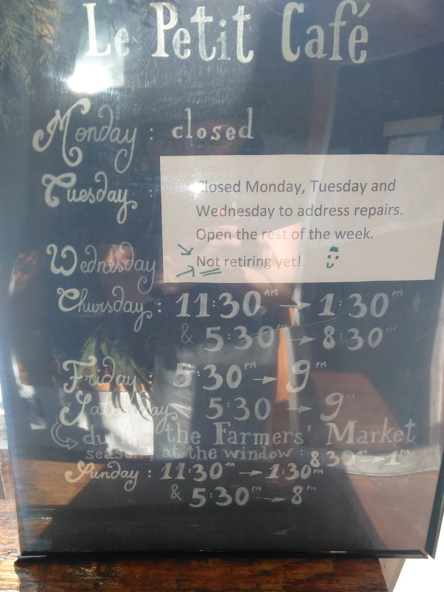 Le Petit Cafe - 2