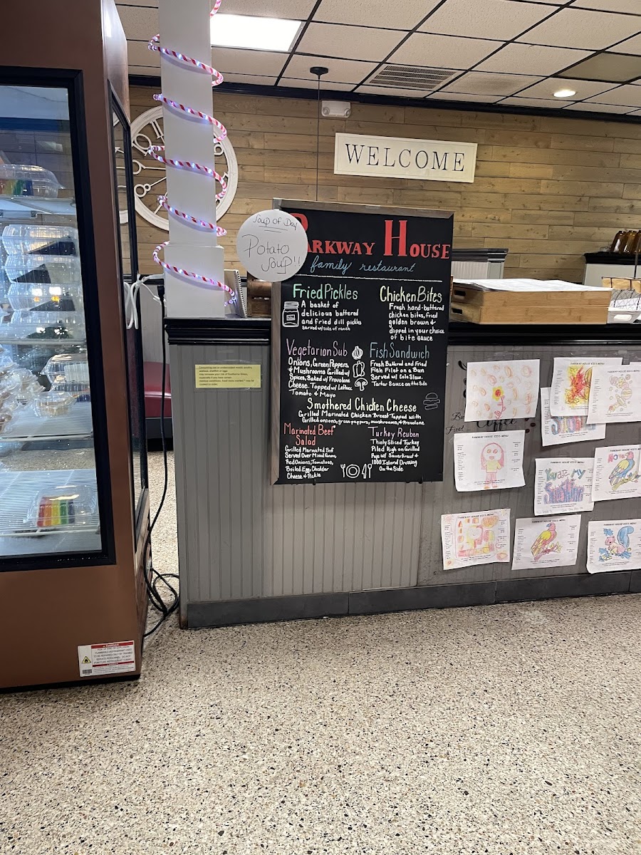 Parkway House Family Restaurant - 3