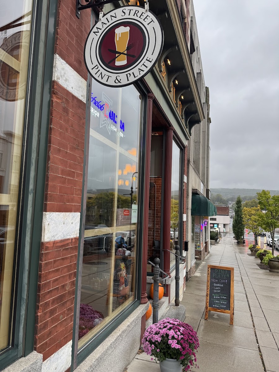 Main Street Pint & Plate