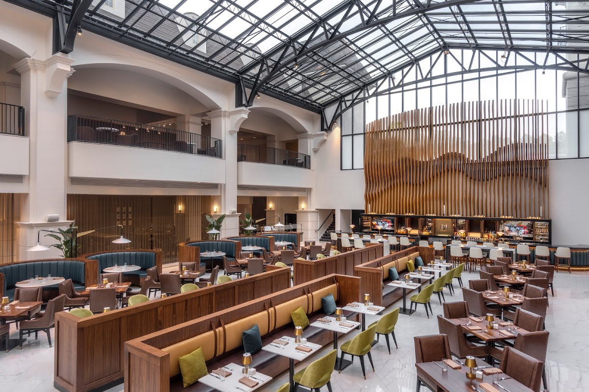 Versailles Restaurant & Bar