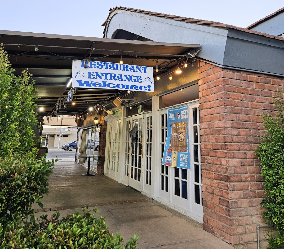 Lulu's Restaurant and Sports Bar