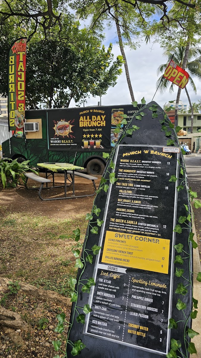 Munch 'N Brunch Food Truck - 7