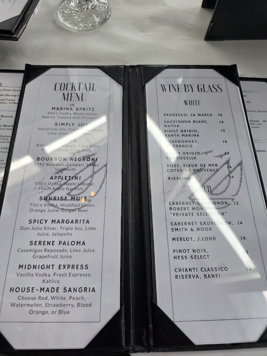 Marina Cafe Restaurant & Tiki Bar - 9