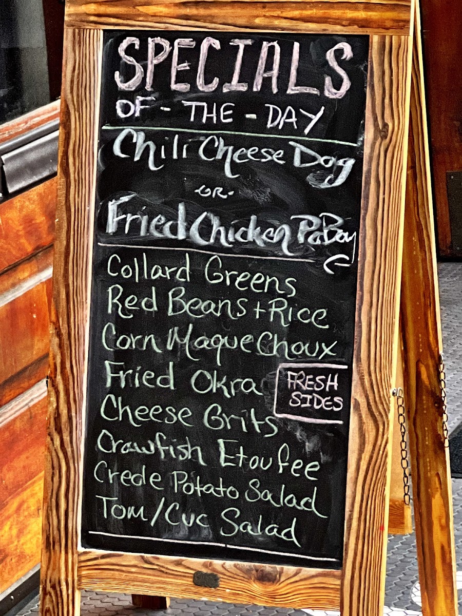 Debris Po-Boys & Drinks - 8