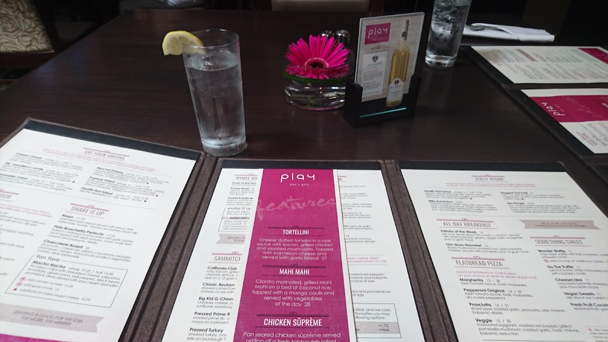 Play Bar & Grill - 4