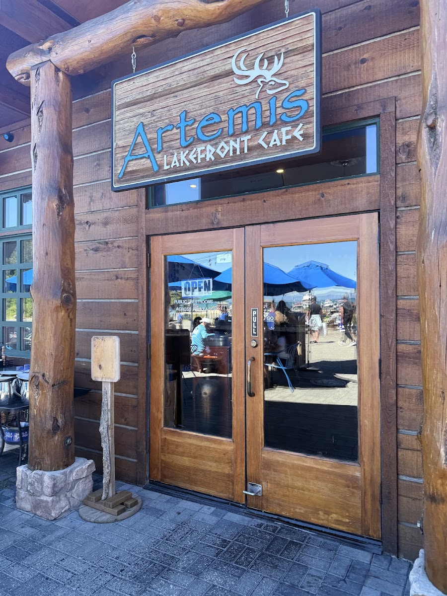 Artemis Lakefront Café