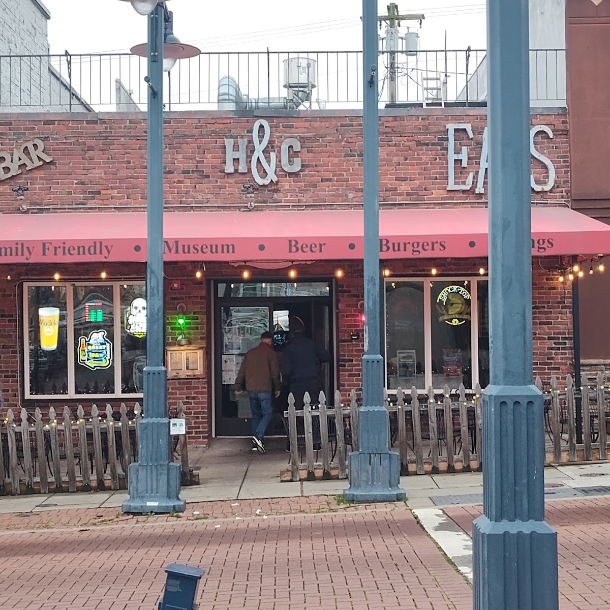 Horse & Cow Bar & Grill