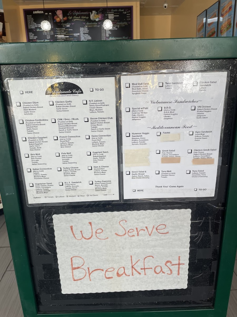 Le Diplomate Bakery Cafe - 10