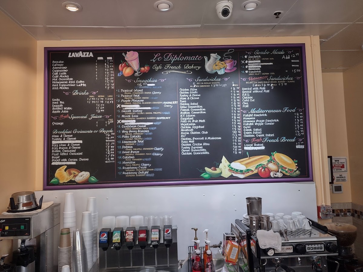 Le Diplomate Bakery Cafe - 8