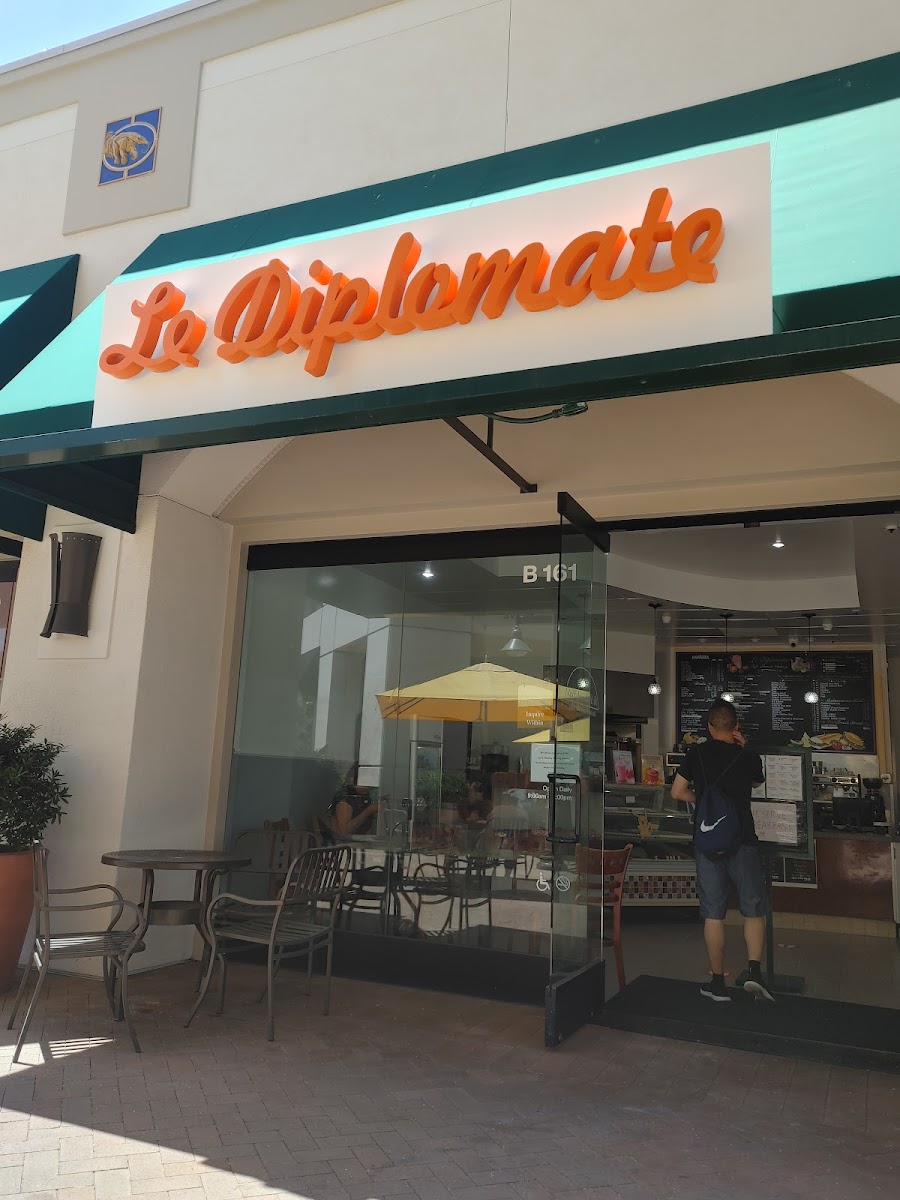 Le Diplomate Bakery Cafe