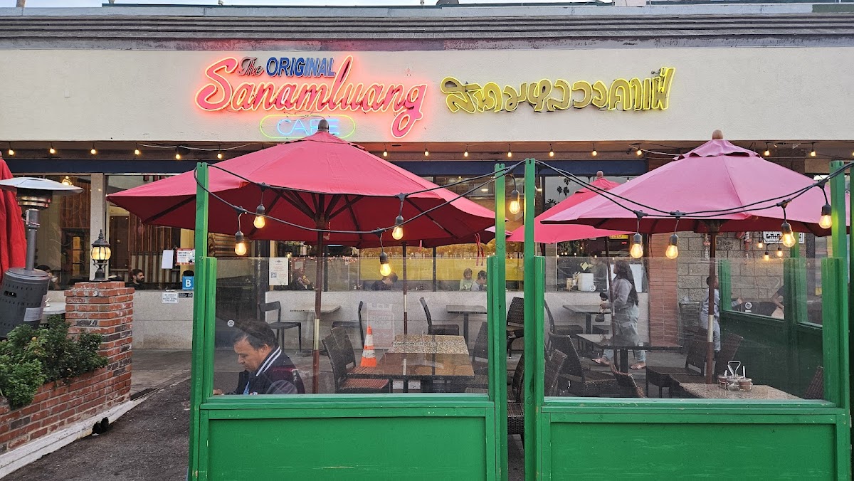 Sanamluang Cafe Hollywood