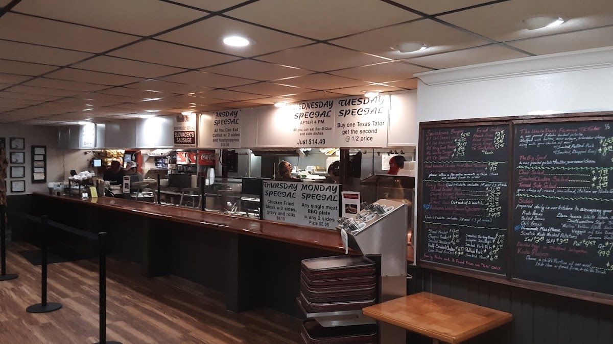 Uncle Dan's BBQ & Ribhouse - 9