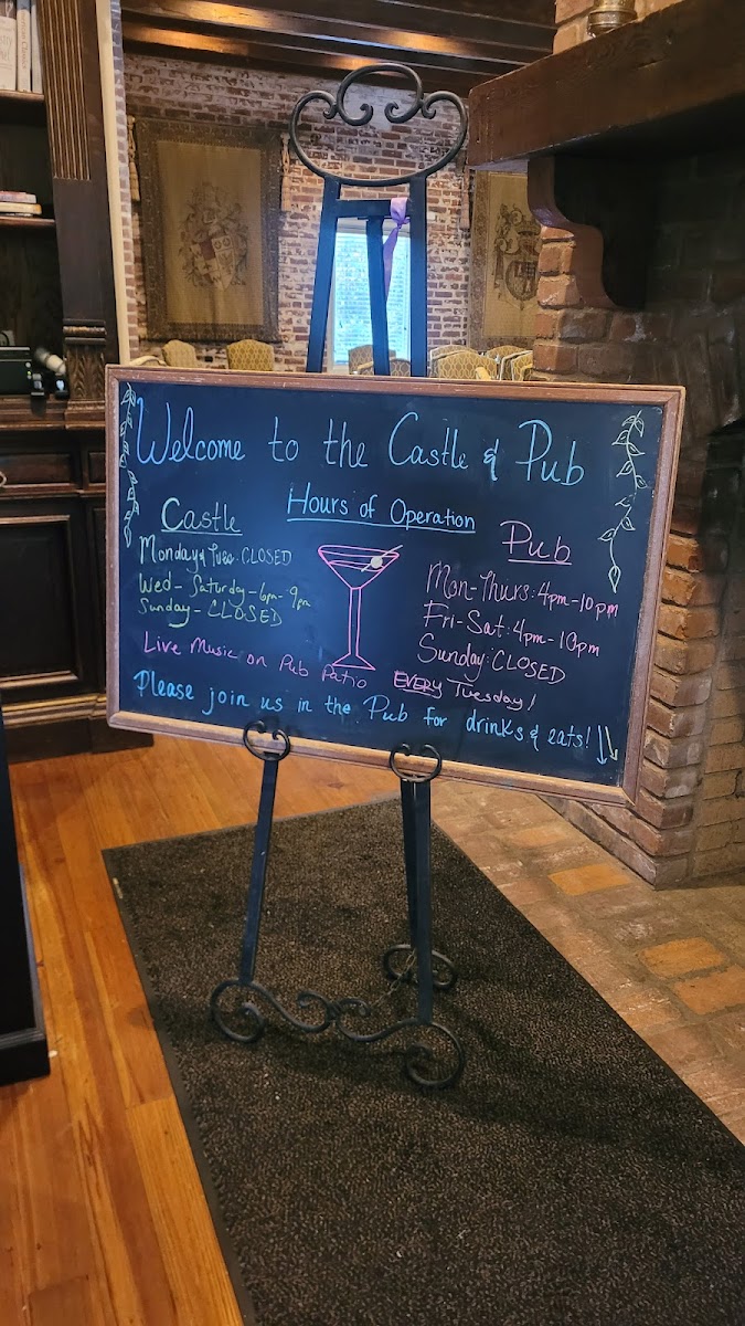 Castle Restaurant & Pub - 10