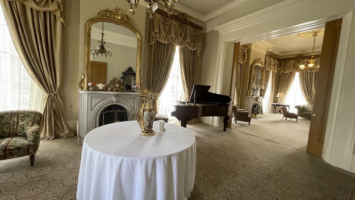 Castle Restaurant & Pub