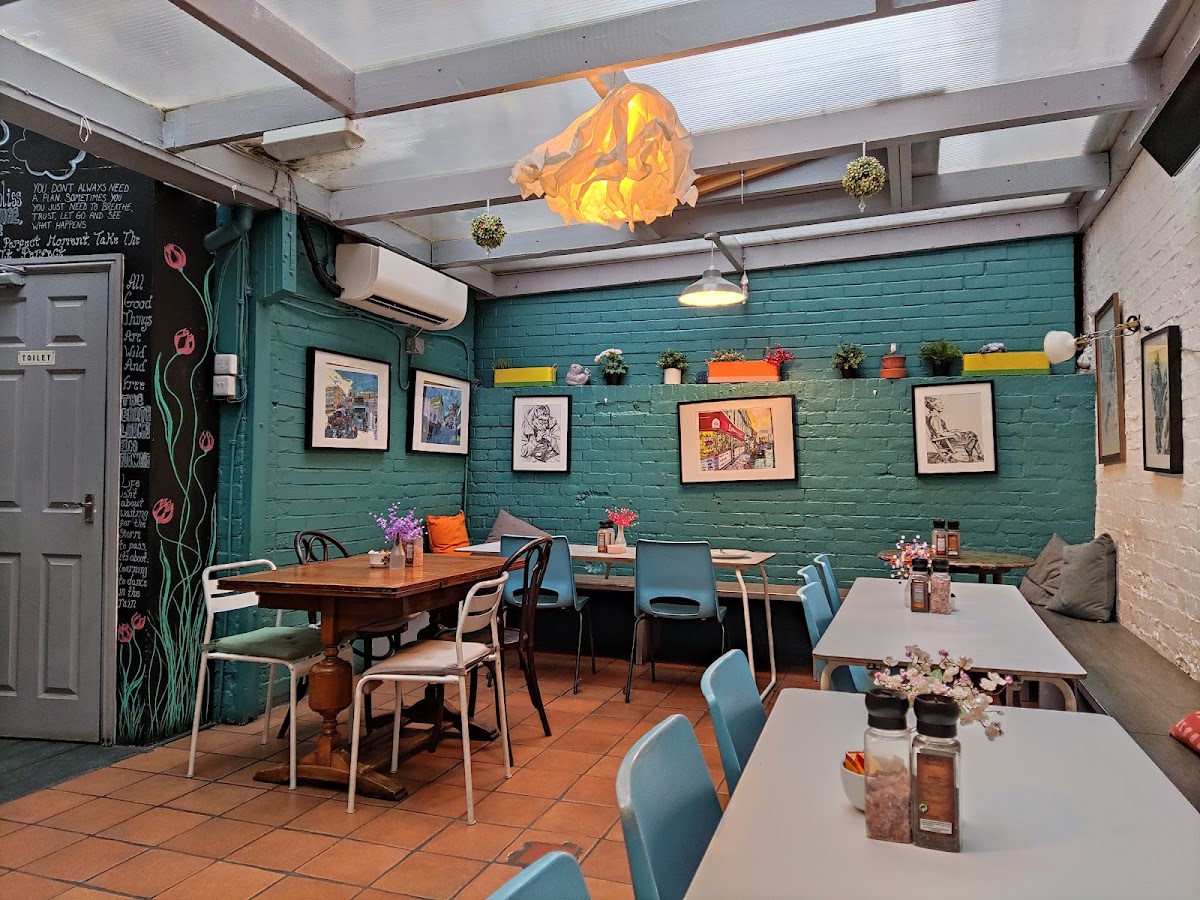 Oliver's Village Café