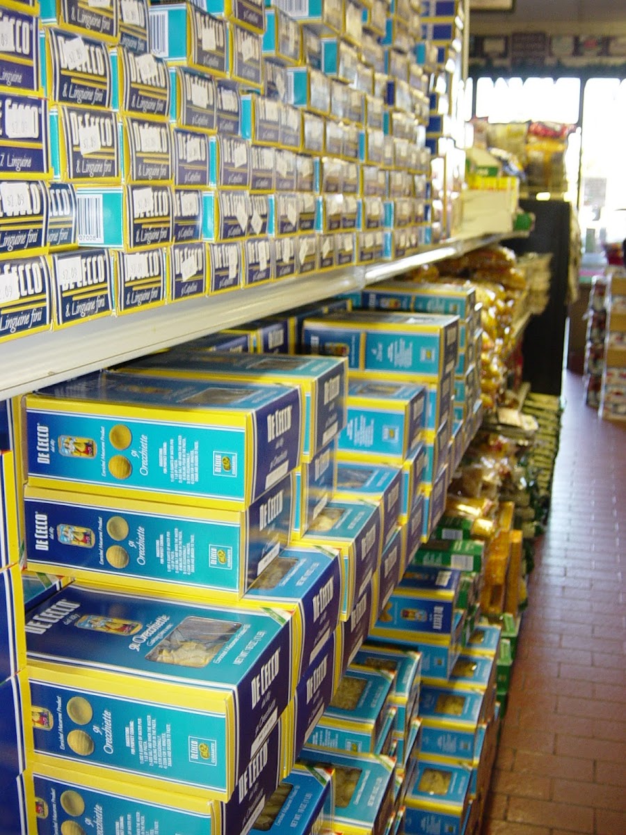 Italia Deli & Bakery