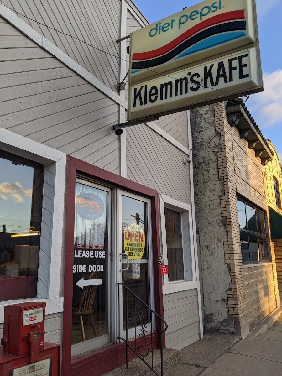 Klemm's on Wells